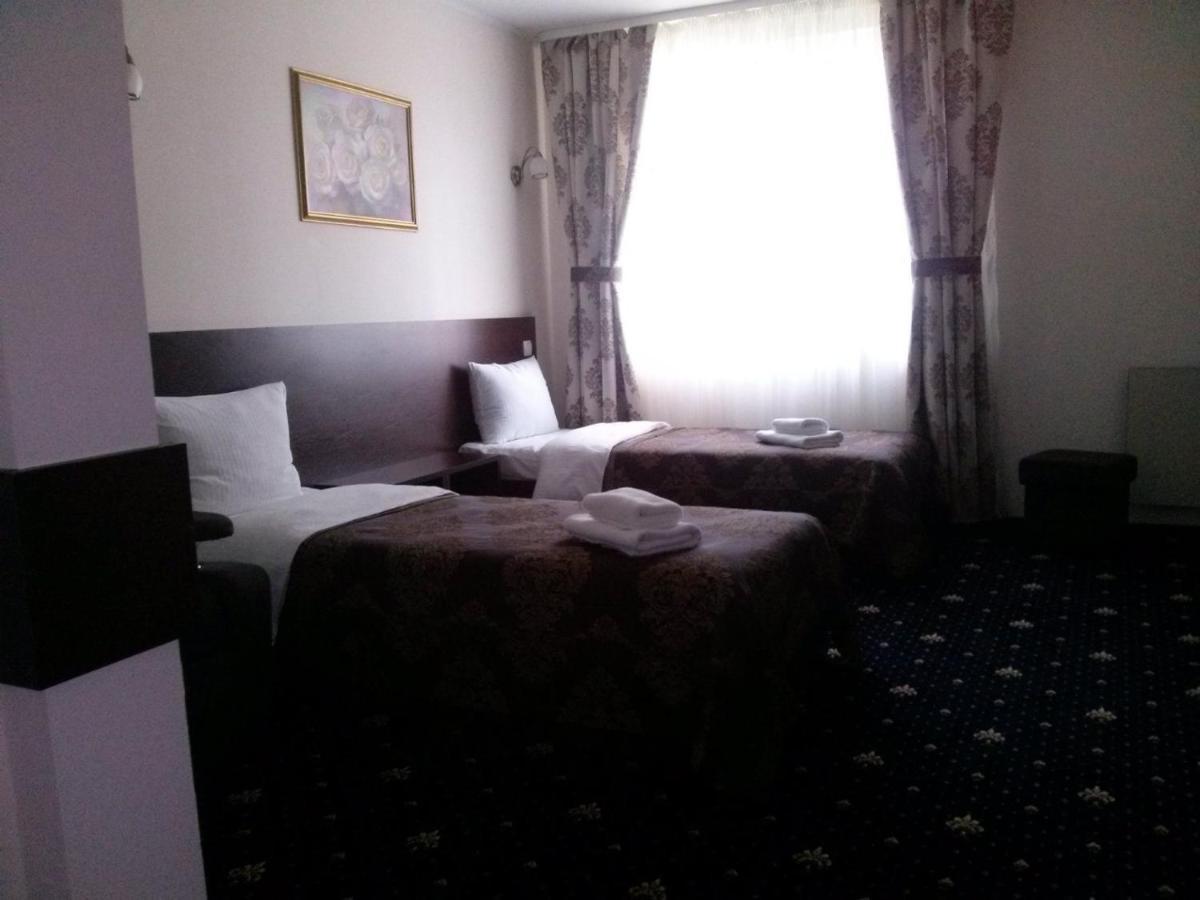 איוונו-פרנקיבסק Faraon Hotel מראה חיצוני תמונה