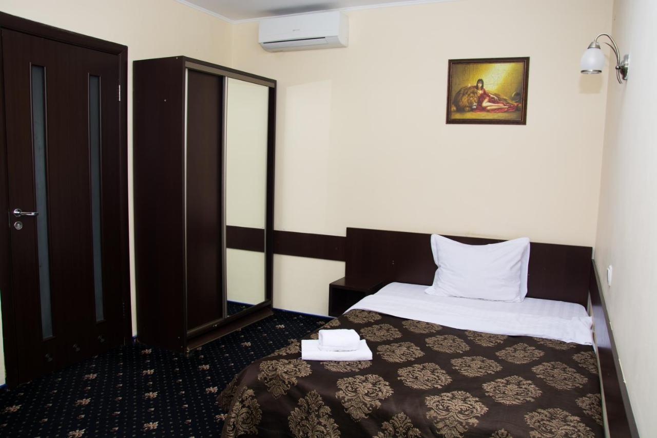 איוונו-פרנקיבסק Faraon Hotel מראה חיצוני תמונה