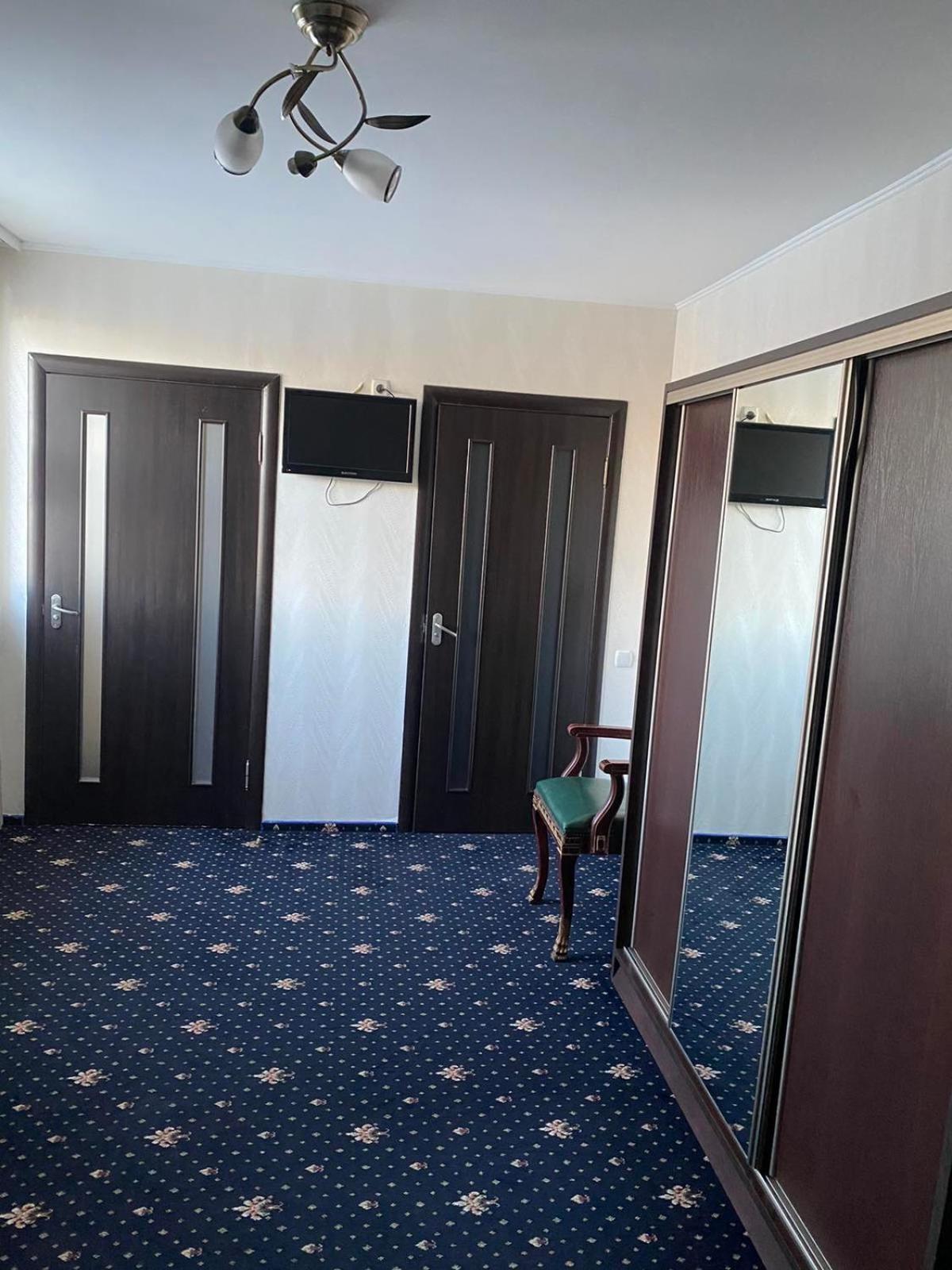 איוונו-פרנקיבסק Faraon Hotel מראה חיצוני תמונה