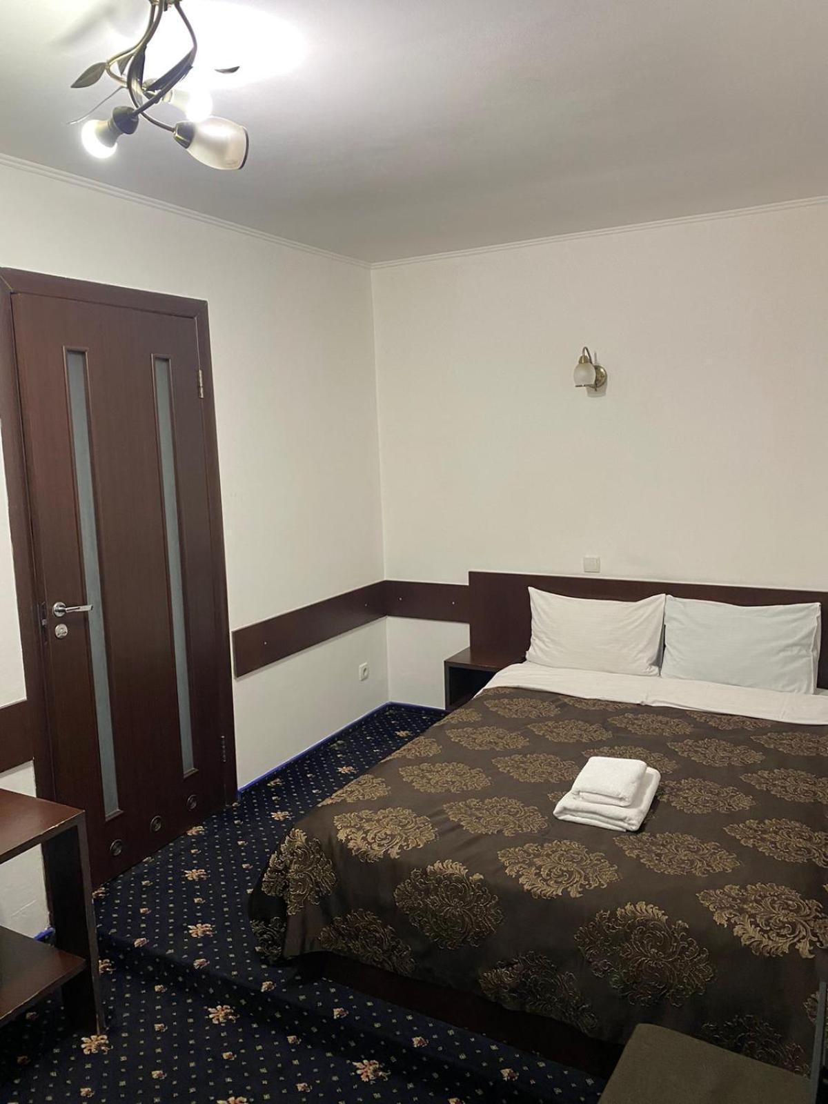 איוונו-פרנקיבסק Faraon Hotel מראה חיצוני תמונה